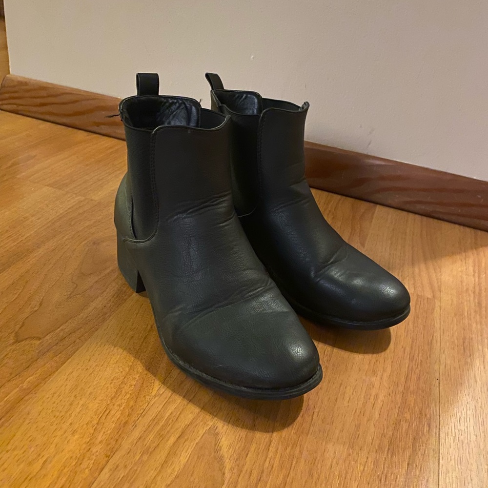 Black Slip On Short Heel Leather Boots